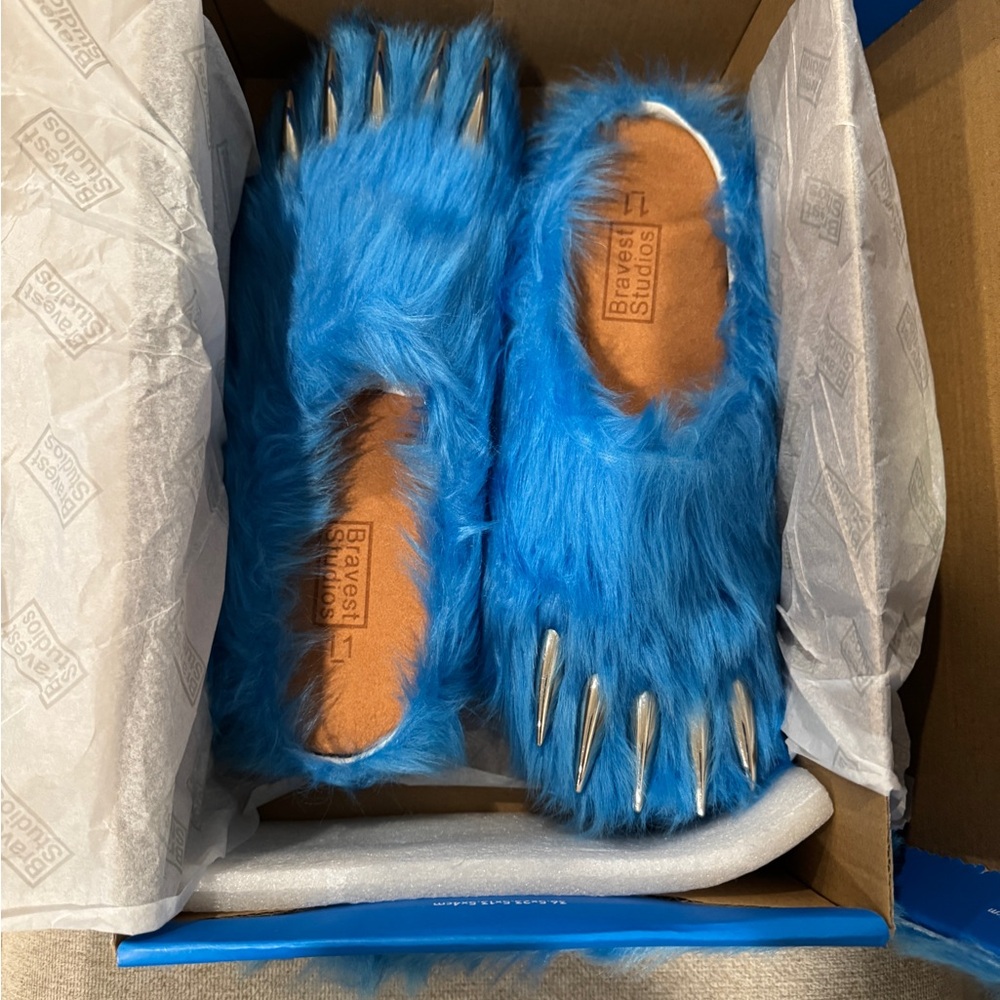 💙🐻 Bravest Studios Blue Furry Claw Shoes - with Box 💙🐻